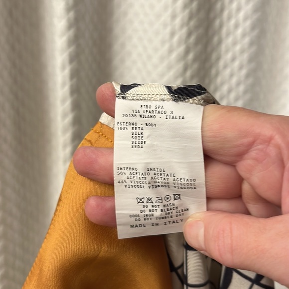 Printed Etro vest. It size 40. 100% silk - Picture 6 of 6